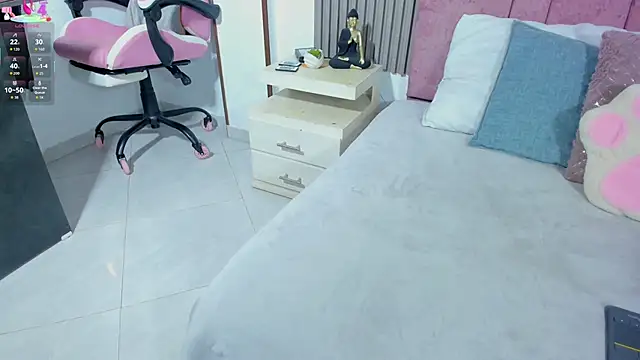 cutie sarax1 online show from November 2025 01:01:01 PM