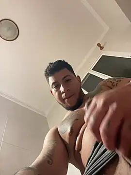 Leandro5523Z online show from April 2026 09:27:01 PM