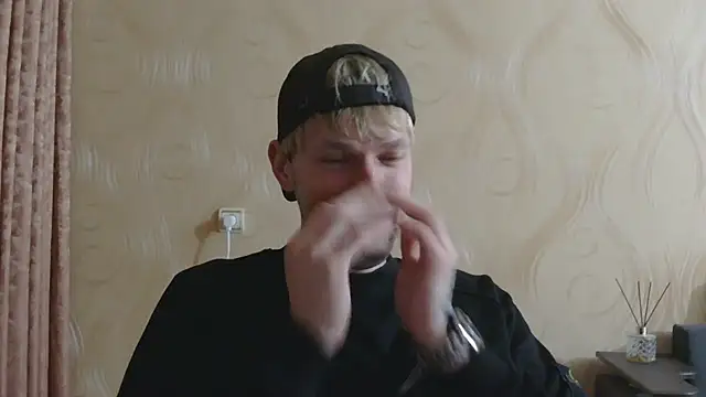 frama666 online show from April 2026 08:10:01 PM