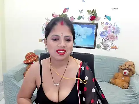 Snapshot of leahgotiii chatting on May 2026 04:18:02 AM leahgotiii online show from May 2026 04:18:02 AM