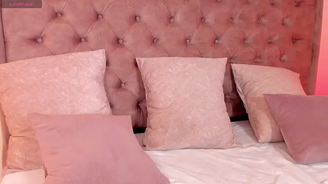 regina noctixx online show from November 2025 01:04:02 AM