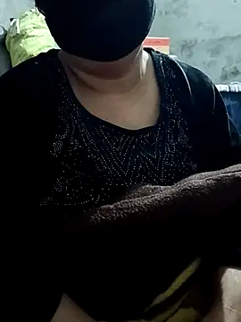 sharnjit299 online show from December 2025 05:00:01 PM