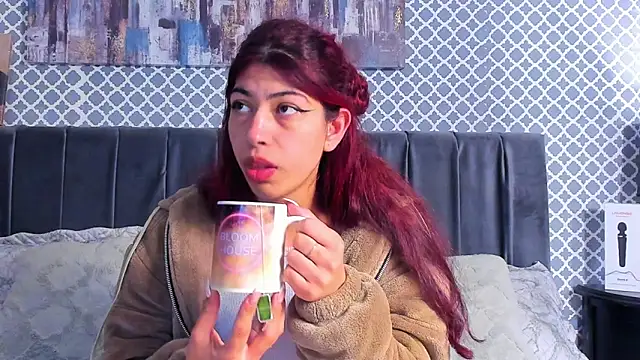 Snapshot of Cassie_bloom chatting on February 2025 09:21:01 AM Cassie bloom online show from February 2025 09:21:01 AM