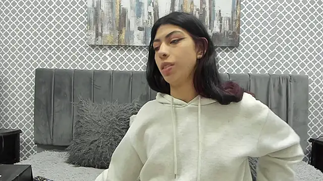Snapshot of Cassie_bloom chatting on October 2025 04:04:02 AM Cassie bloom online show from October 2025 04:04:02 AM