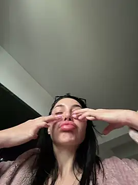 Mia Splash online show from February 2026 01:15:01 PM