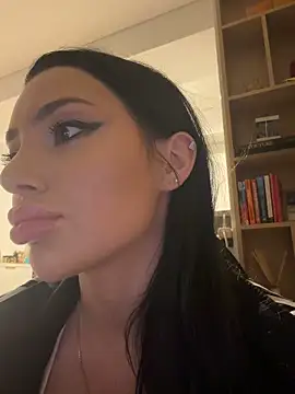 Mia Splash online show from February 2026 04:35:01 PM