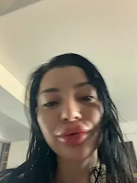 Mia Splash online show from April 2026 07:20:01 AM