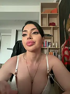 Snapshot of Mia_Splash chatting on April 2026 04:05:01 PM Mia Splash online show from April 2026 04:05:01 PM