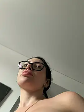 Snapshot of Mia_Splash chatting on July 2026 02:10:01 PM Mia Splash online show from July 2026 02:10:01 PM