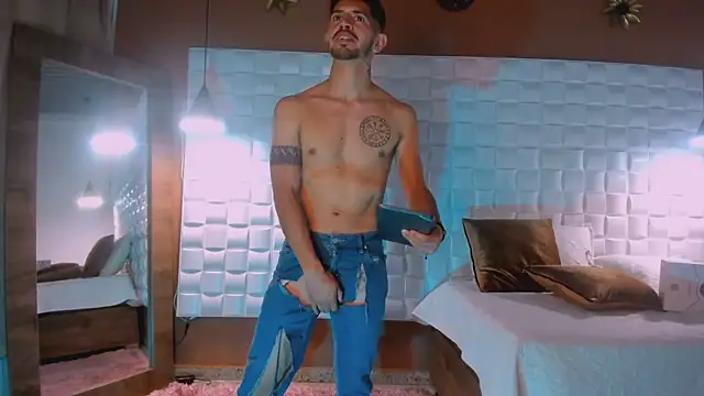 AlejandroStormm online show from February 2025 08:28:02 PM