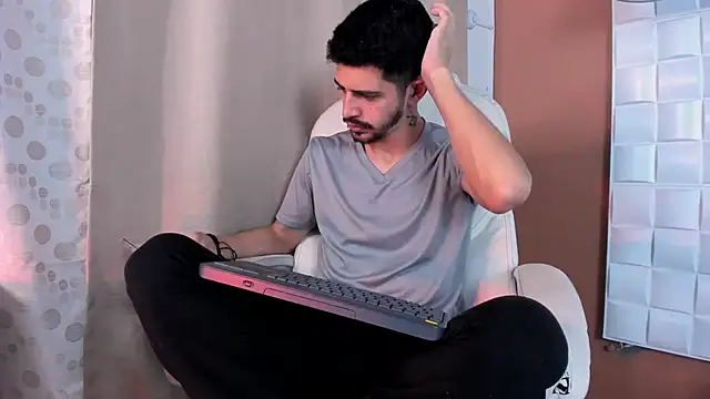 AlejandroStormm online show from October 2025 09:15:01 PM