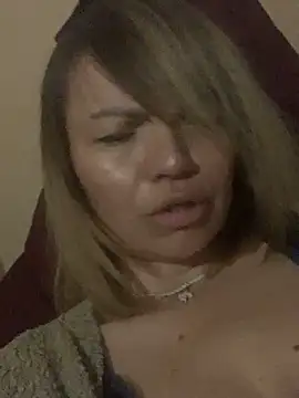 Ella Pearlie online show from March 2025 10:42:01 PM