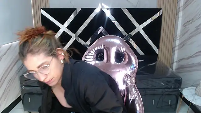 Angeles v online show from March 2025 06:43:01 PM