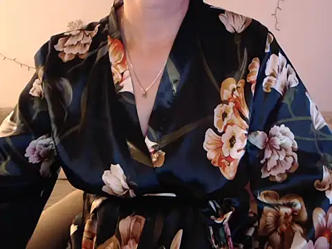 Snapshot of YourfantasyGiuly chatting on June 2026 04:18:02 AM YourfantasyGiuly online show from June 2026 04:18:02 AM