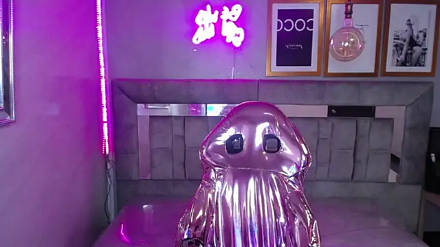 Isabella Collen v online show from March 2025 06:42:01 PM