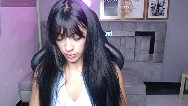 Isabella Collen v online show from September 2025 01:00:02 PM