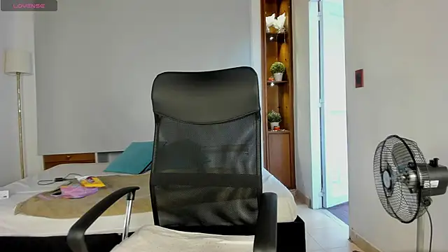 Ivaannaa  online show from February 2025 11:55:01 AM