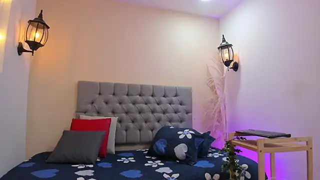 Maite Smith  online show from April 2026 01:39:01 PM