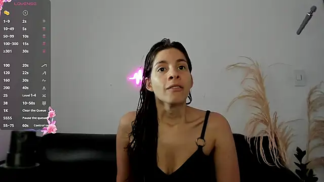jessyegoldenn online show from May 2026 04:35:01 PM