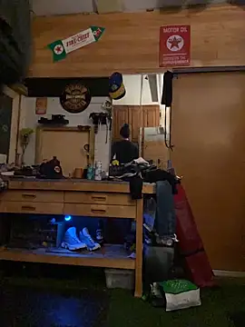 Polaroid White online show from November 2025 10:28:01 AM