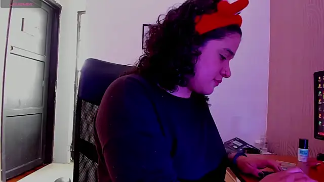 BloodyMaary  online show from November 2025 03:12:02 PM