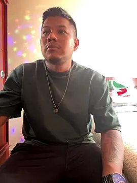 Saipuer31 online show from December 2025 06:58:02 PM