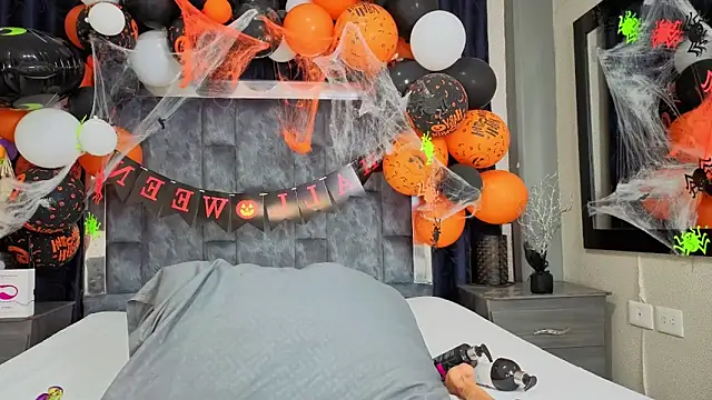 Effie cooper online show from October 2025 07:18:01 PM