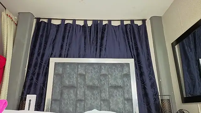 Effie cooper online show from November 2025 07:35:02 PM