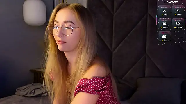 VictoriaLights online show from December 2025 06:11:01 AM