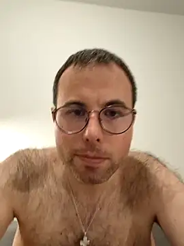 Simonudist online show from December 2025 06:01:02 PM