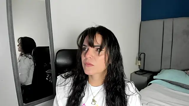 laura hotties online show from January 2026 01:02:02 PM