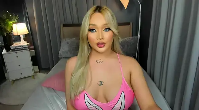 Snapshot of KylieSonique chatting on March 2025 02:19:02 AM KylieSonique online show from March 2025 02:19:02 AM