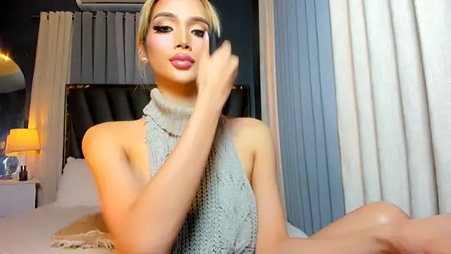 Snapshot of KylieSonique chatting on May 2026 02:06:02 AM KylieSonique online show from May 2026 02:06:02 AM