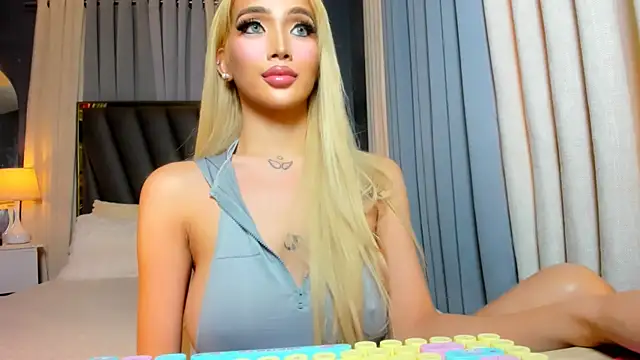 Snapshot of KylieSonique chatting on May 2026 02:19:02 AM KylieSonique online show from May 2026 02:19:02 AM