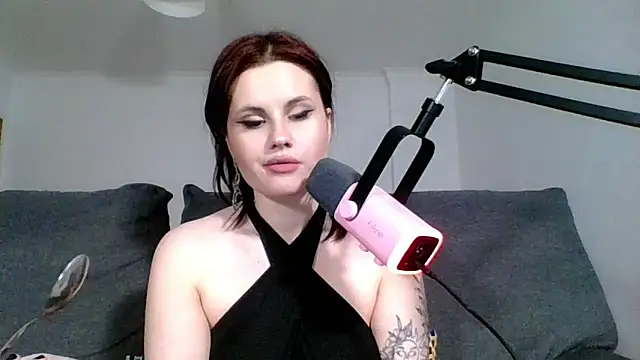 Della Ideal online show from March 2025 09:26:02 PM