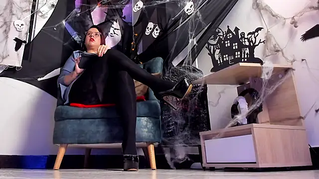 martina soto online show from October 2025 03:25:01 AM