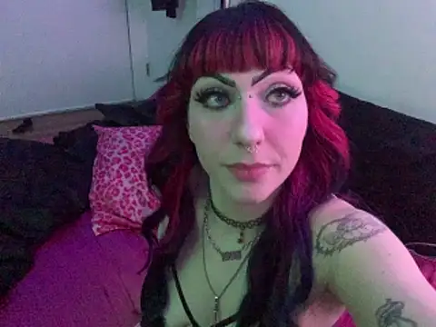 ChrryFoxx online show from April 2026 11:33:01 AM