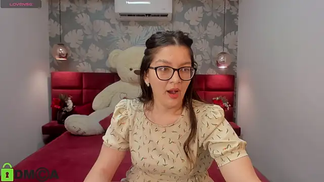 Snapshot of ZarifaRoot chatting on March 2025 04:06:01 AM ZarifaRoot online show from March 2025 04:06:01 AM