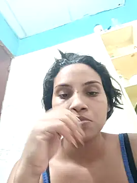 Snapshot of Laurabutt chatting on October 2025 02:23:02 AM Laurabutt online show from October 2025 02:23:02 AM