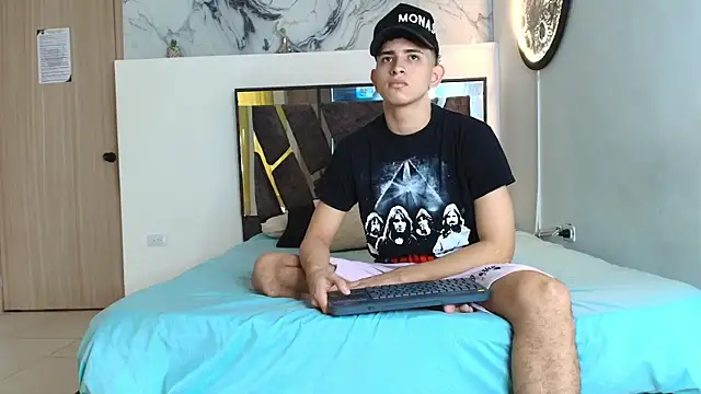 Snapshot of KING_OFF_BOYS chatting on November 2025 01:31:01 PM KING OFF BOYS online show from November 2025 01:31:01 PM