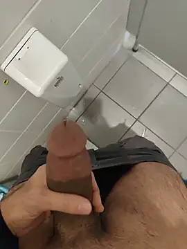 Snapshot of _SeMiHH_ chatting on January 2026 09:13:01 AM SeMiHH online show from January 2026 09:13:01 AM