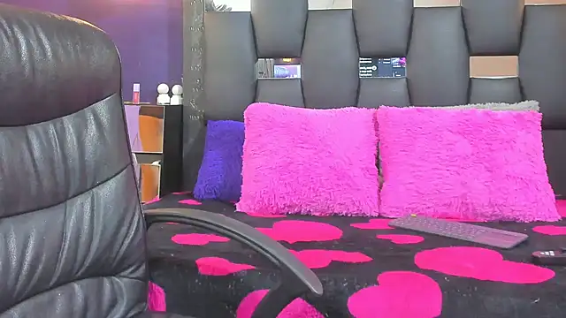 Snapshot of EMYCLARK01 chatting on May 2026 05:23:02 AM EMYCLARK01 online show from May 2026 05:23:02 AM
