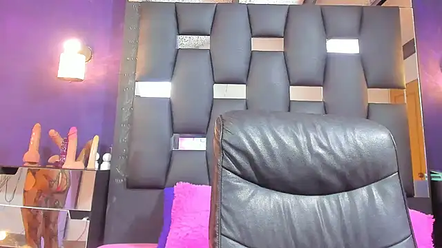 Snapshot of EMYCLARK01 chatting on May 2026 12:45:02 PM EMYCLARK01 online show from May 2026 12:45:02 PM
