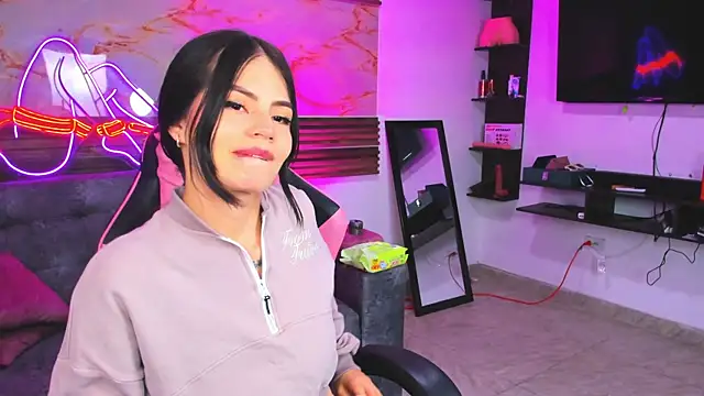Snapshot of Cloe_roouse chatting on May 2026 01:47:02 AM Cloe roouse online show from May 2026 01:47:02 AM