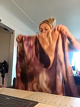 Foxxyhoneypott online show from March 2026 04:12:02 PM