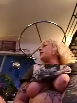 Foxxyhoneypott online show from April 2026 12:29:02 PM