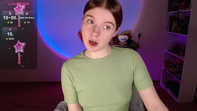 Strawberry juli online show from February 2026 01:45:01 AM