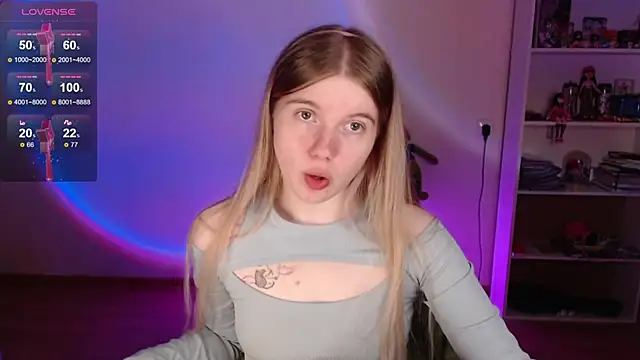 Snapshot of Strawberry_juli chatting on May 2026 04:04:02 PM Strawberry juli online show from May 2026 04:04:02 PM