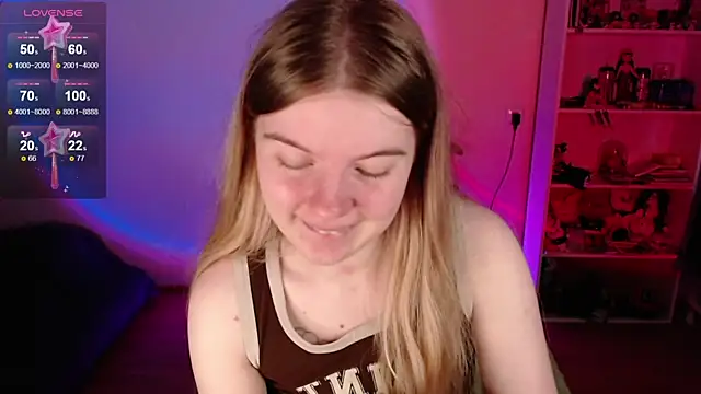 Snapshot of Strawberry_juli chatting on May 2026 01:14:01 AM Strawberry juli online show from May 2026 01:14:01 AM