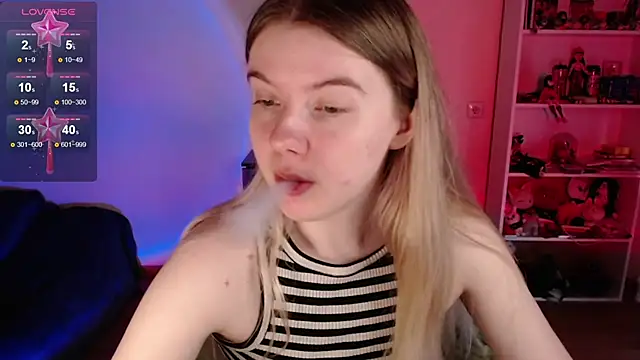 Snapshot of Strawberry_juli chatting on June 2026 06:56:01 AM Strawberry juli online show from June 2026 06:56:01 AM